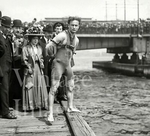 Harry Houdini with Bess Magician Escape artist Shackled Detroit River 8"x10"
