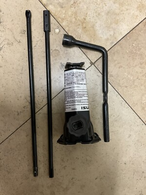 91-92-93-94-95-96-97-98-99-01-02-03-04 Isuzu Rodeo  Tire Jack and Tools  OEM