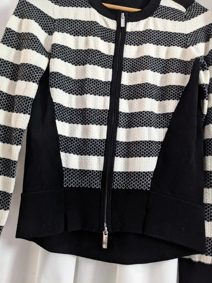 Cárdigan Karen Millen Para Mujer Cremallera Rayas Negro Blanco Claro Suéter Talla 2 Foto 3 de 4