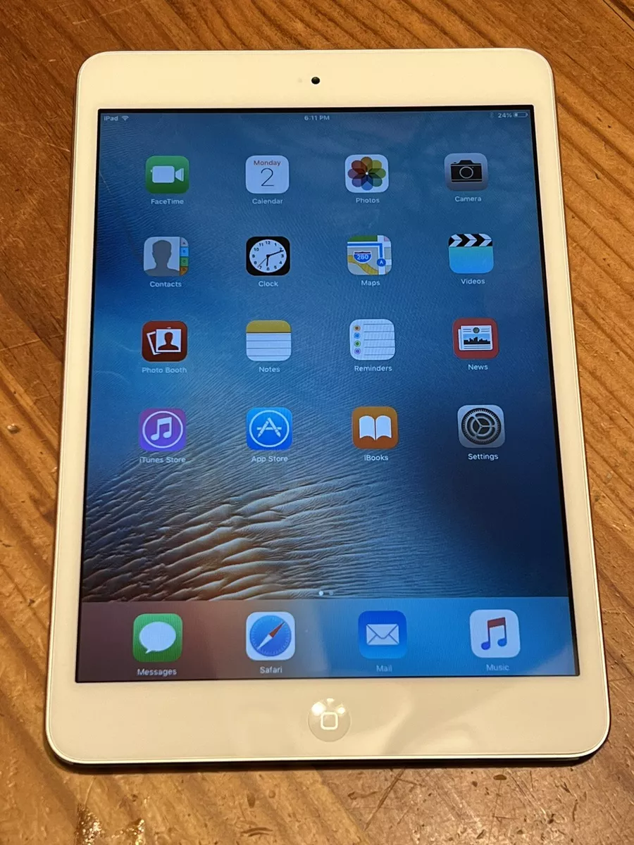 iPad 1st Gen. 32GB, Wi-Fi, 7.9 in - White &amp; Silver 885909575367 |