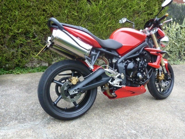 Triumph 675 Street triple cola ordenada placa matrícula soporte 2007 a 2012 Foto 3 de 3