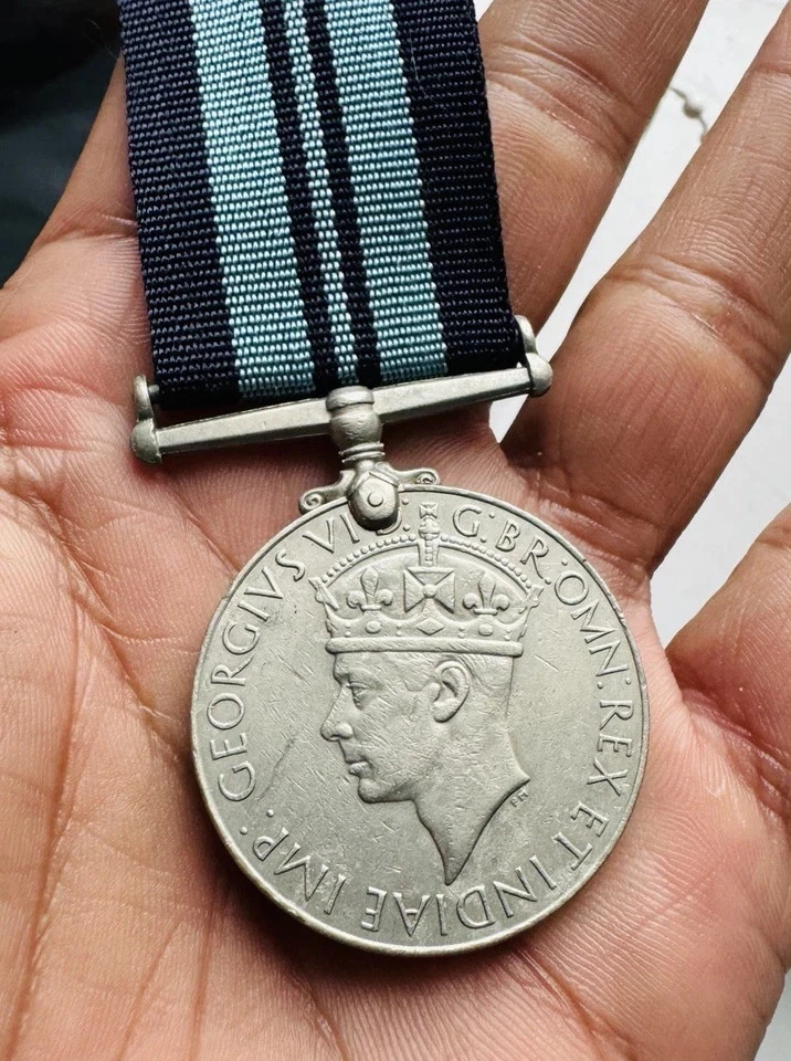 GENUINE WW2 INDIA SERVICE MEDAL, FULL SIZE + RIBBON, 1939-45 ORIGINAL WORLD 2 - Image 4 of 4