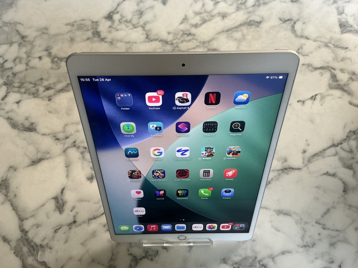 Apple iPad Air (3rd Generation) 64GB, Wi-Fi, 10.5in - Silver for