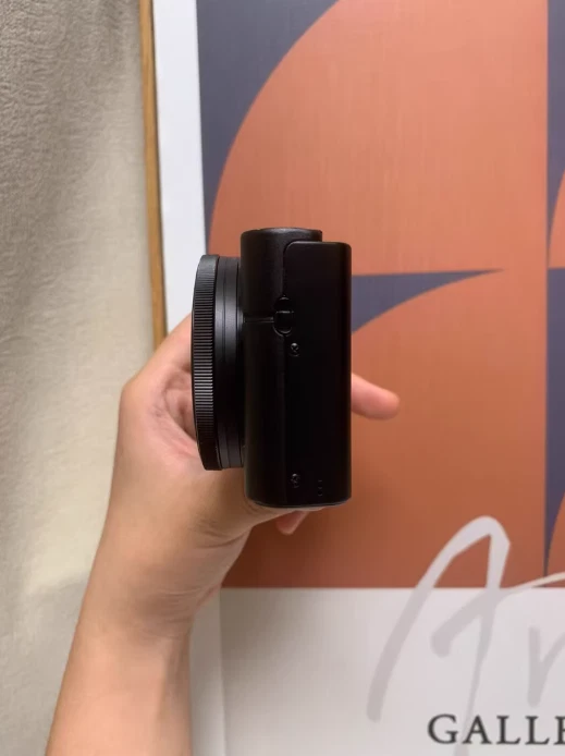 Sony RX100 90%NEW 20.2MP 3.6x Compact Cam Comes w Charger Card Battery - Image 2 of 4