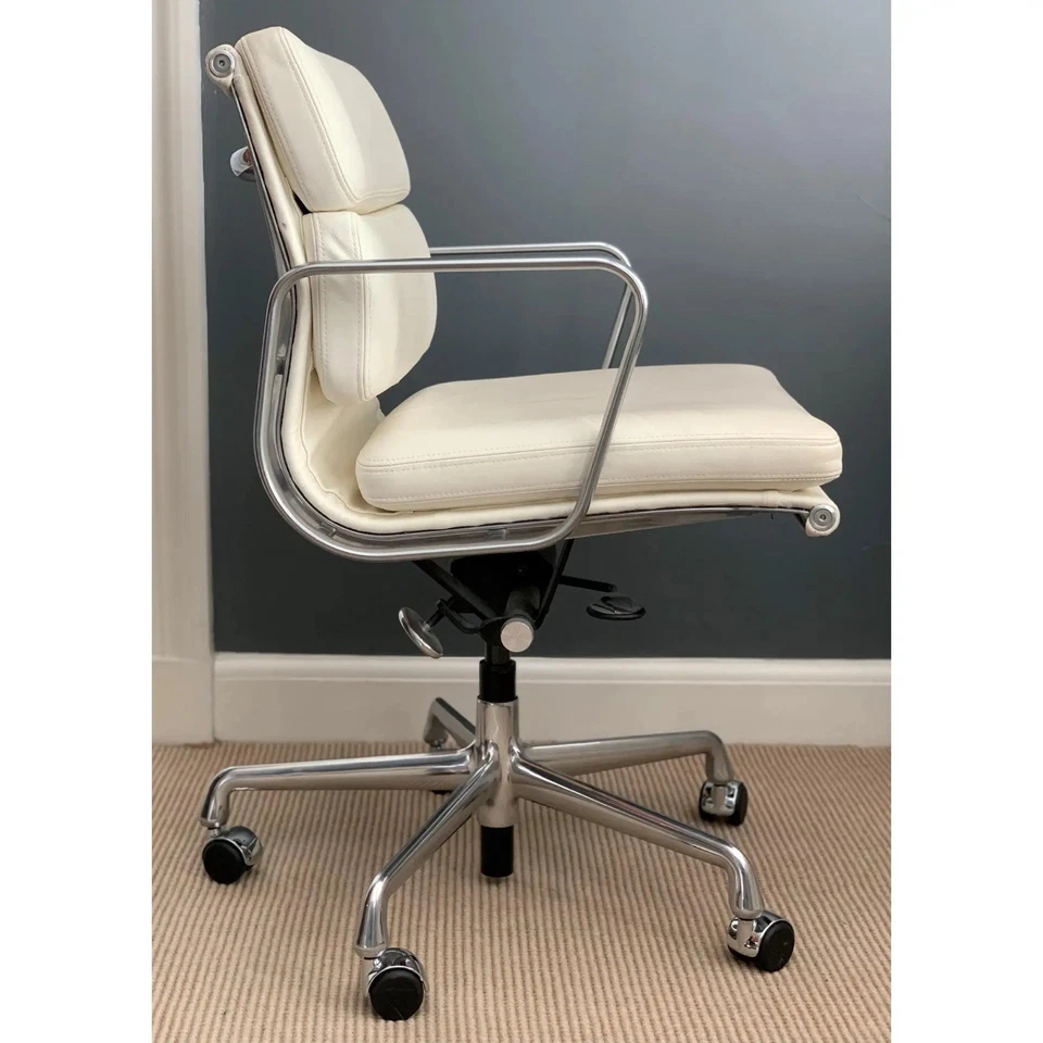 Silla de gestión Eames Soft Pad Foto 2 de 3