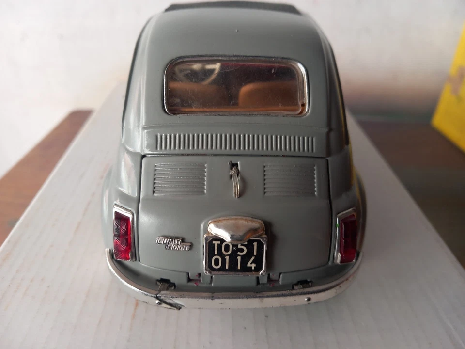 Fiat 500 Burago1/16 capotta pannelli rifatti in pelle fanali anteriori adattati - Immagine 3 di 4