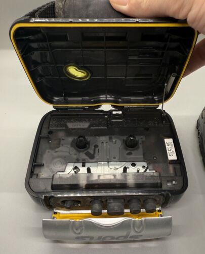 SONY WM-FS420 Mega Bass AM/FM Sports Walkman Yellow Cassette Tape Untested As Is - Picture 3 of 3