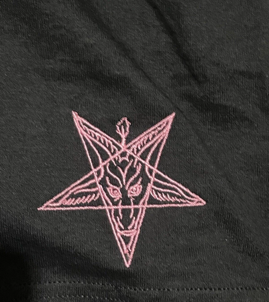 Pantalones Cortos Baphomet Pentagrama Invertido Bordados Talla EXTRA GRANDE Foto 2 de 2