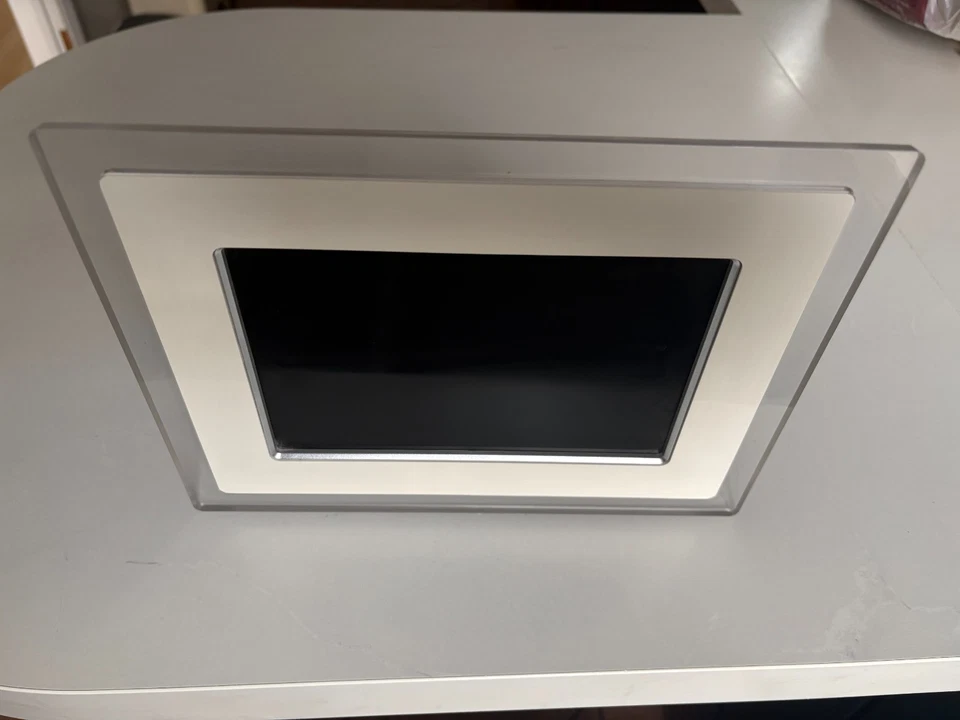 Philips 9FF2CWO 9” Digital Picture Frame - Never been used - no box - EU plug - Image 2 of 4