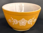 Vintage Pyrex Butterfly Gold Vintage Milk Glass Mixing Bowl #401 , 1.5 Pint EUC