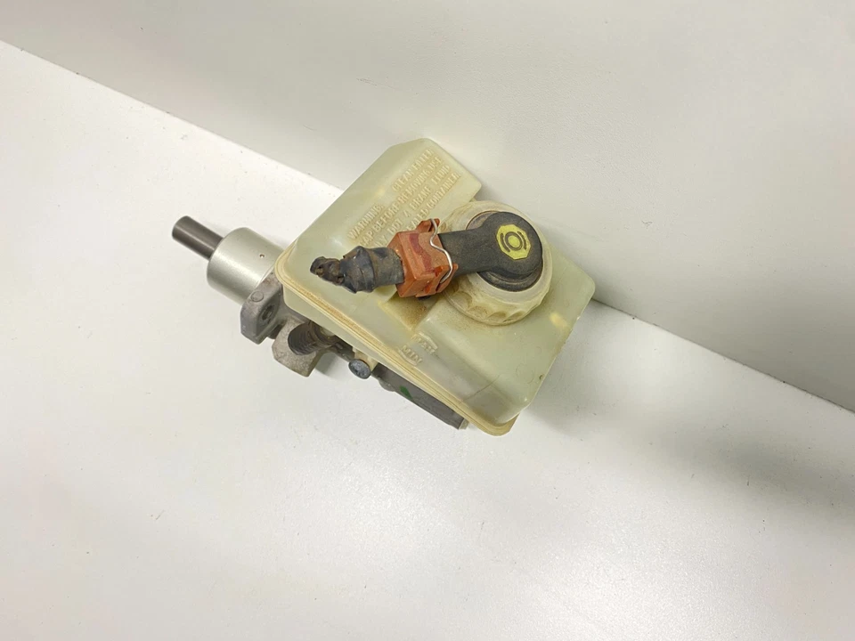 98 VOLVO SERIE 70 V70 CILINDRO MAESTRO FRENO SIN CONTROL DE TRACCIÓN OEM, 541-58627 Foto 2 de 4