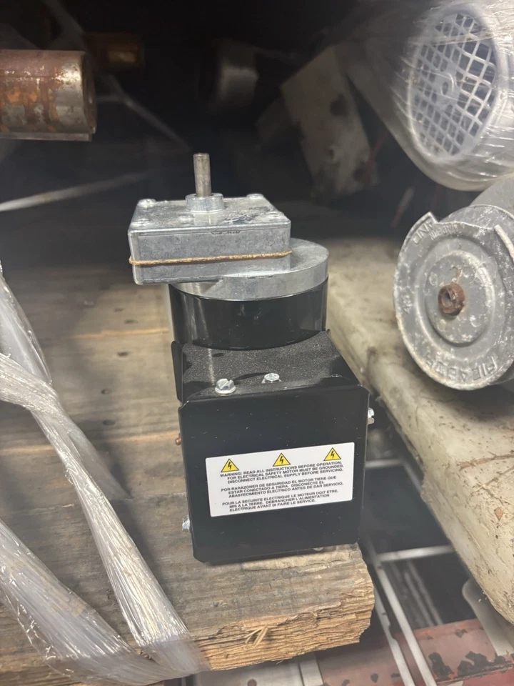 NEW NO BOX DAYTON 1LPV2 AC Gearmotor TENV 181RPM 115/230V Gearmotor - Image 2 of 4