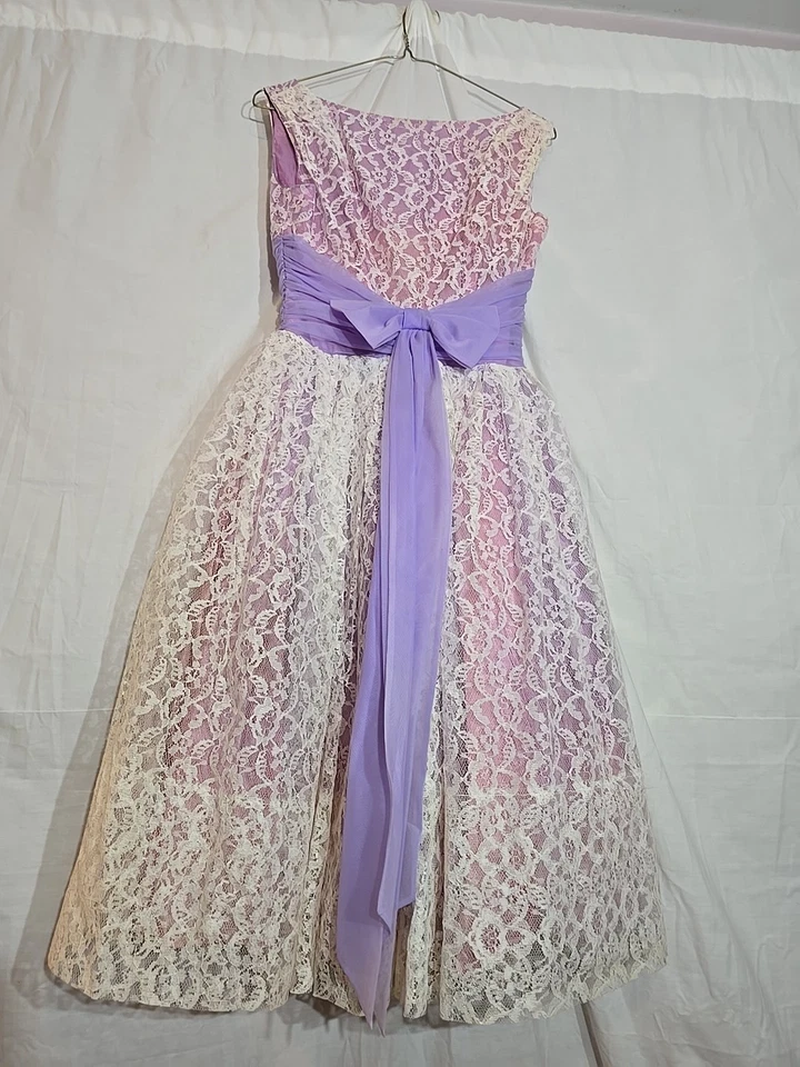 Vintage Lace Party Dress, Mid Century Prom, Wedding,  50s Big Bow Cocktail Dress - Image 4 of 4