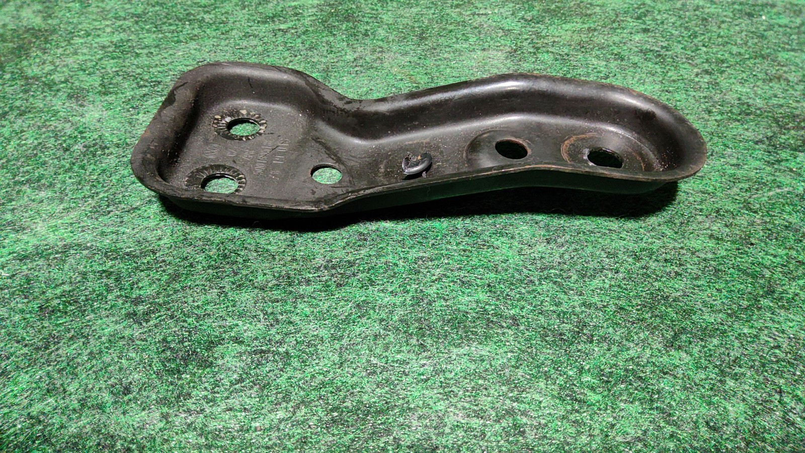 2015-2020 Audi A3 Quattro Front Right Support Braket Oem 5q0199518e