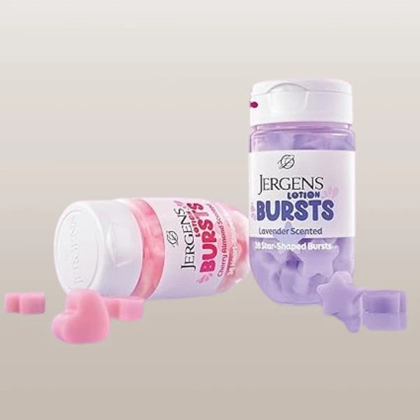 Jergens Loción Cereza Almendra Ráfagas, Crema Hidratante Blanda en Forma de Corazón Nueva Foto 4 de 4