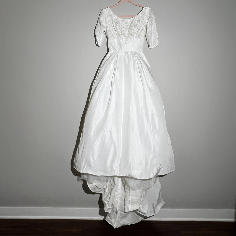 Vestido de novia clásico vintage años 60 MCM blanco perla cuentas bullicioso nupcial XXS Foto 2 de 4