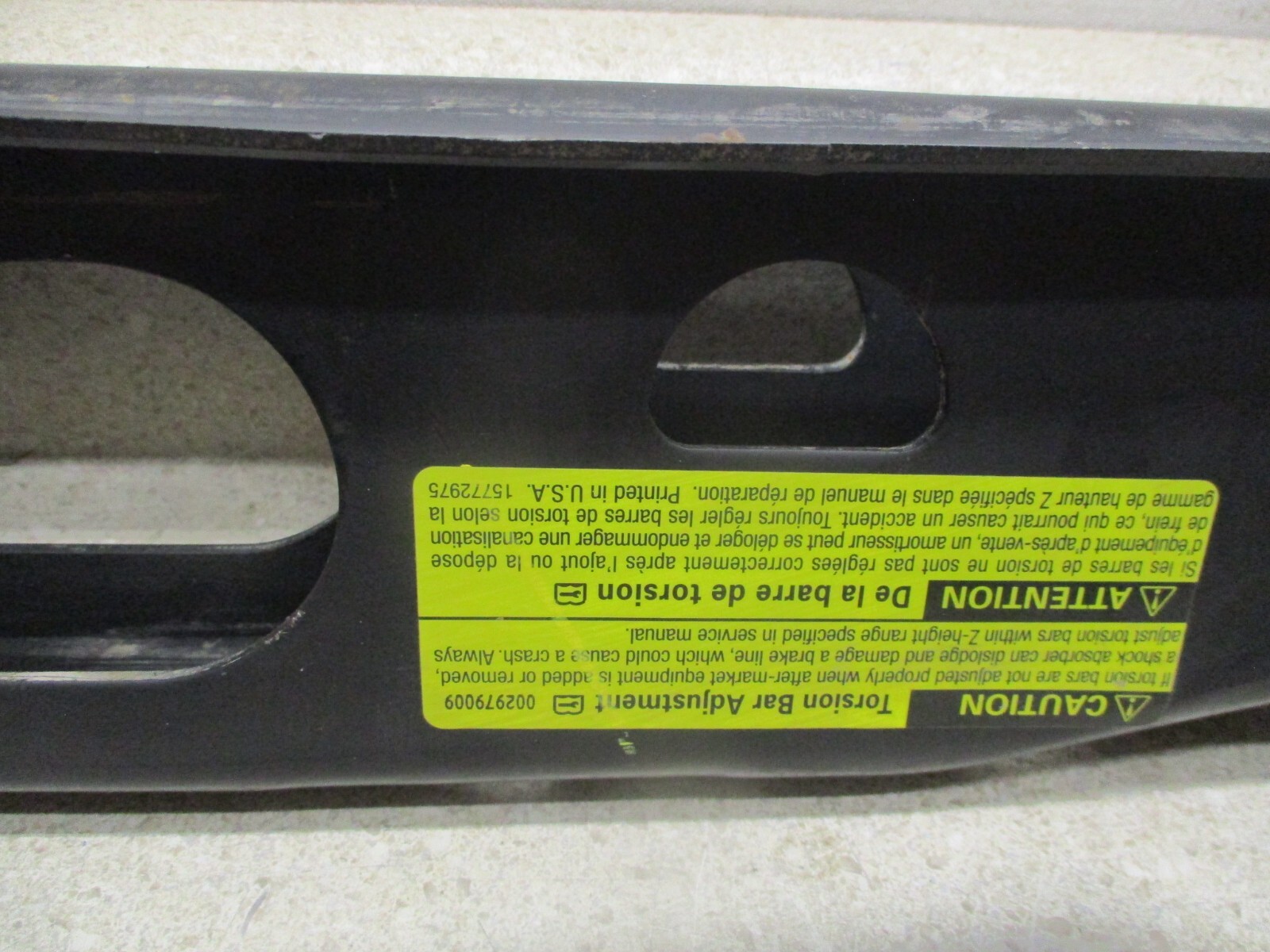 15063980 00 to 06 Silverado Sierra 1500 4x4 Torsion Bars w/ Mount and