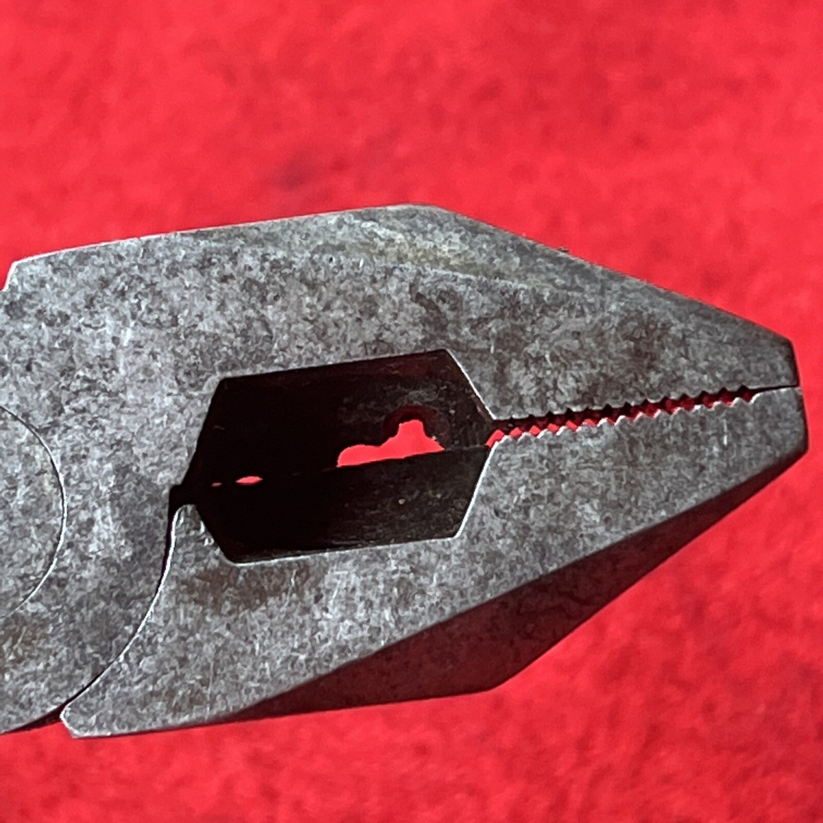 VINTAGE AWARD DROP FORGED LINEMAN'S PLIERS 8