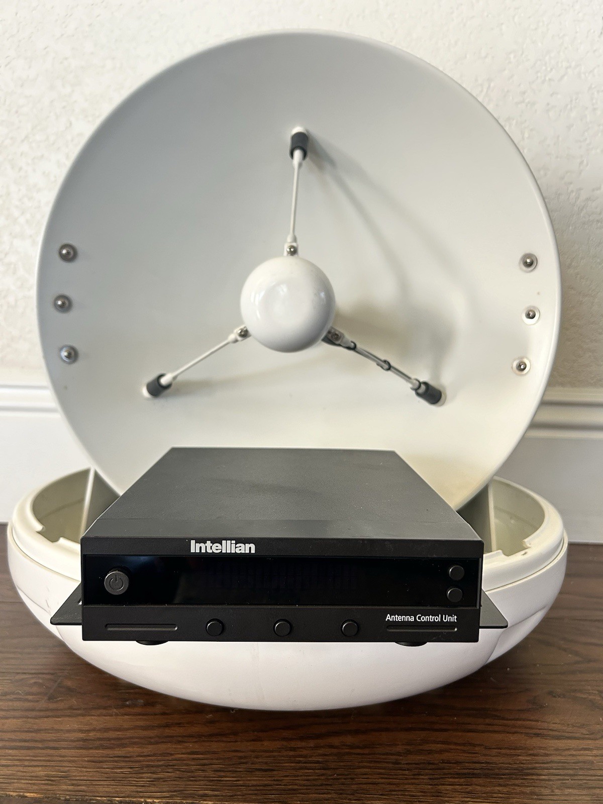 Intellian i4 B3-401S Marine Satellite TV System w/ North America LNB Receiver