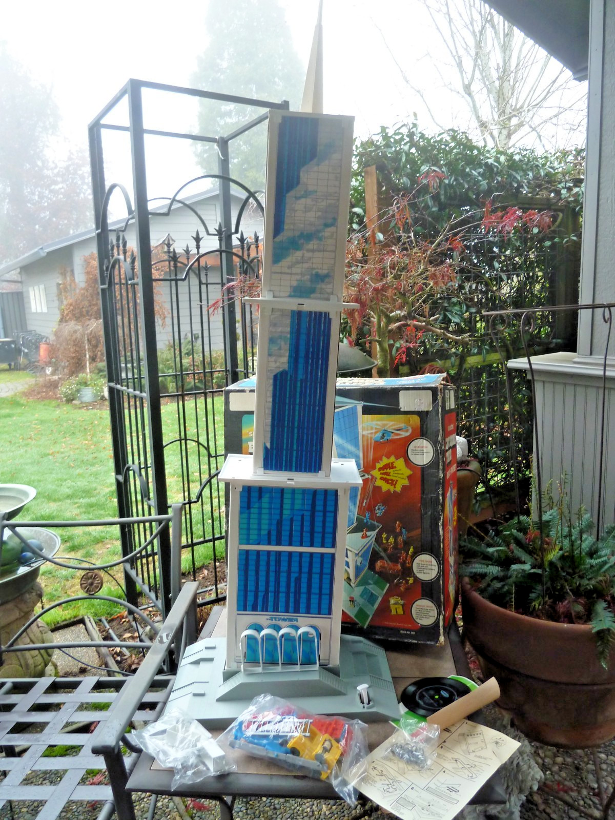 Vintage REMCO 1976 EARTHQUAKE TOWER Toy with Original Box Figures & Vehicles