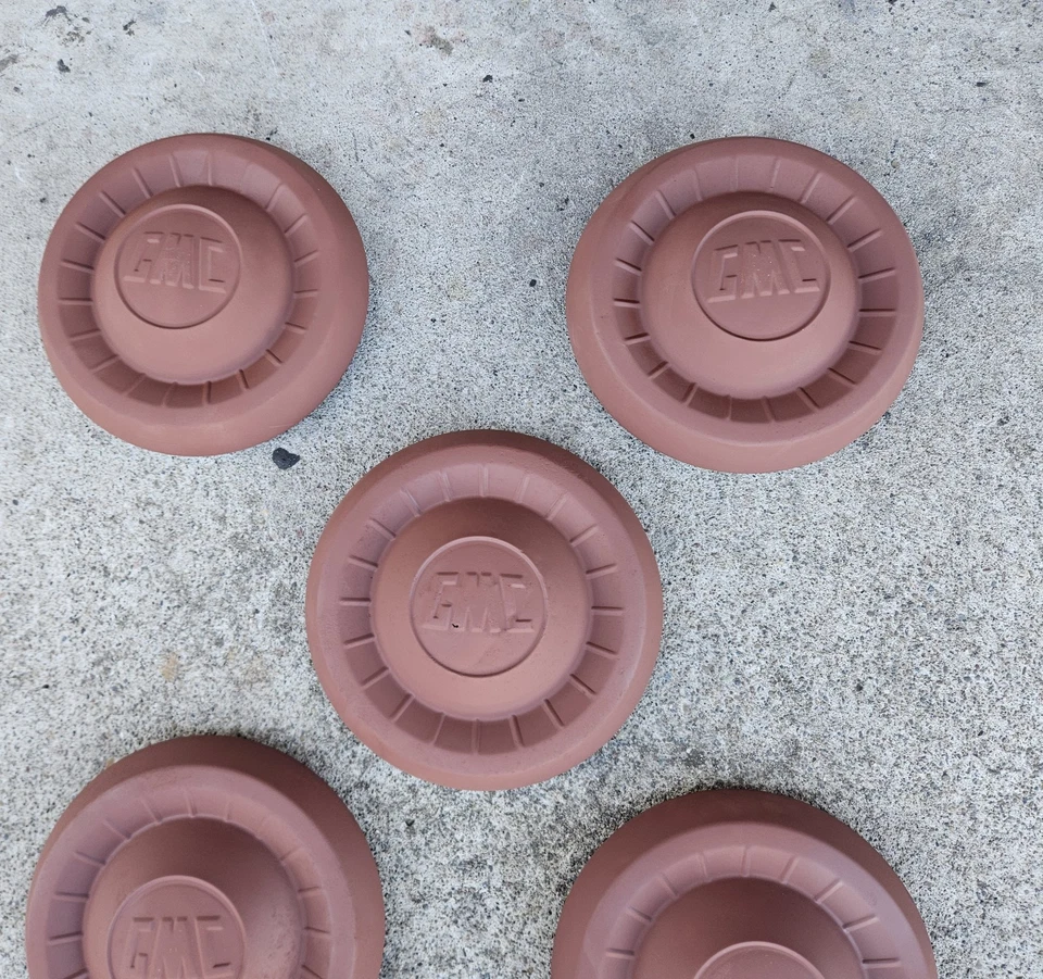 Tapacubos plato perro camioneta GMC 1955-1959 de colección originales granallados e imprimados  Foto 3 de 4