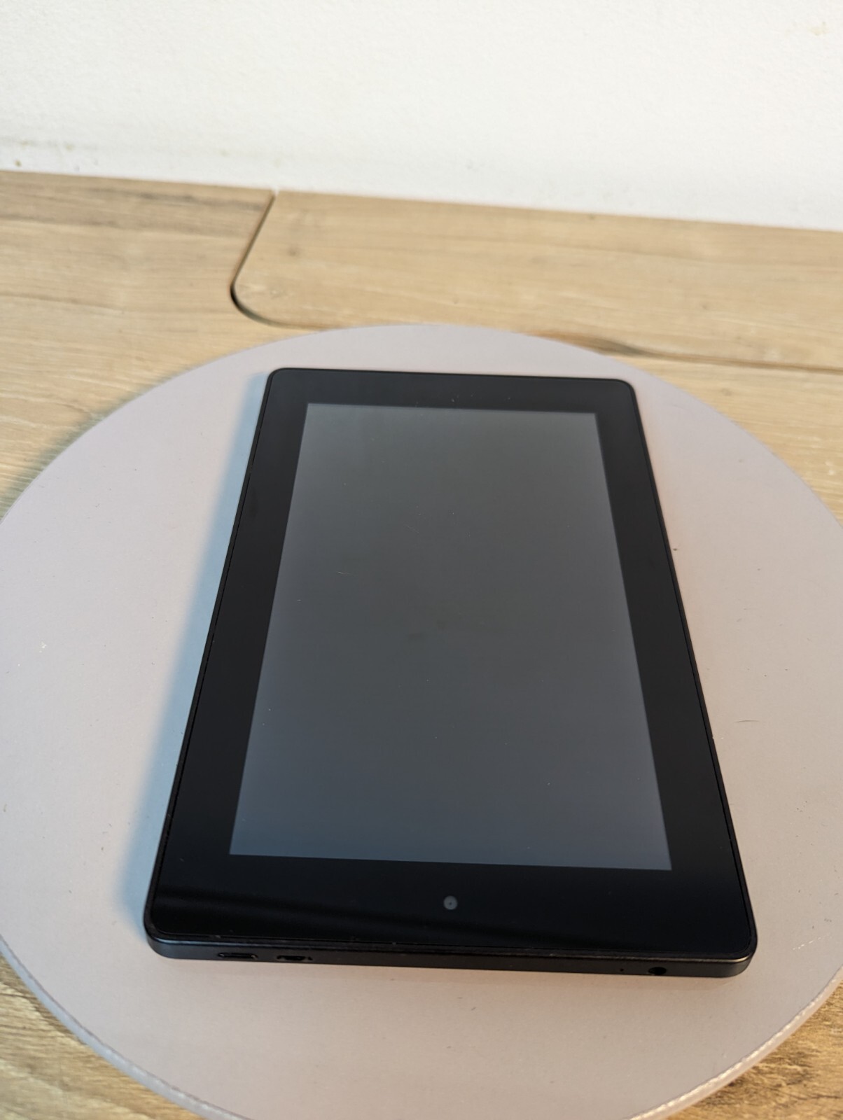 Kindle Fire HD 7 4th Gen SQ46CW 7-Inch 8GB Wi-Fi Tablet For Parts or Repair-image