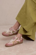 Oasis Society The Kyla | Almond Classic Low Top Sneakers Size 9