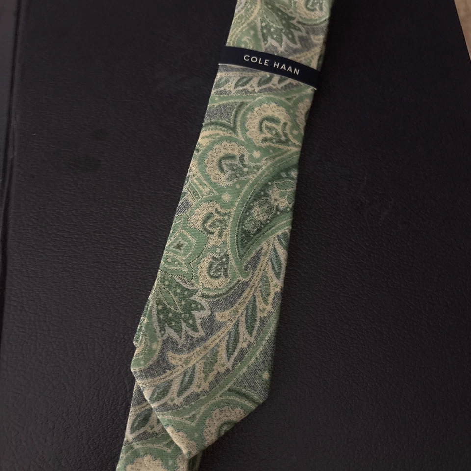 Corbata floral suave verde/crema Cole Haan para hombre ¡NUEVA! Nuevo con etiquetas Foto 2 de 4