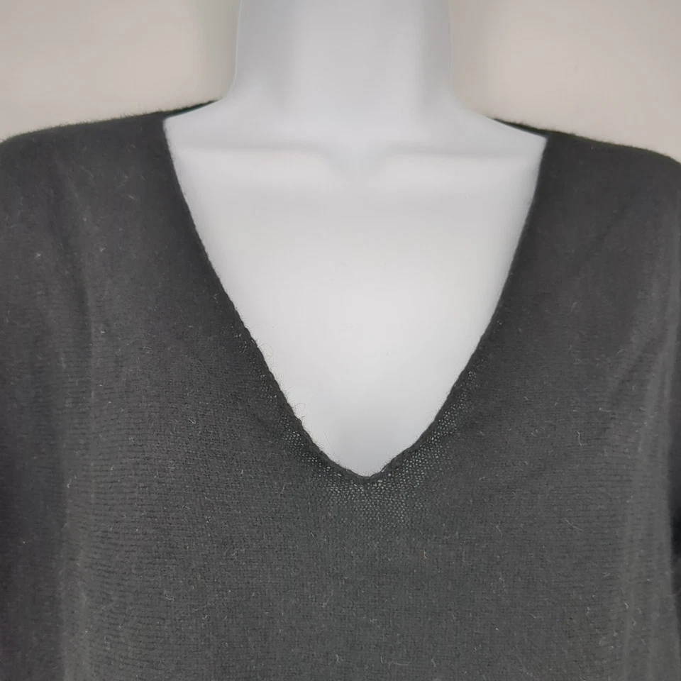 WHITE + WARREN 100% Cashemere Black V-neck Sweater Serged Edges Large - Image 2 of 4