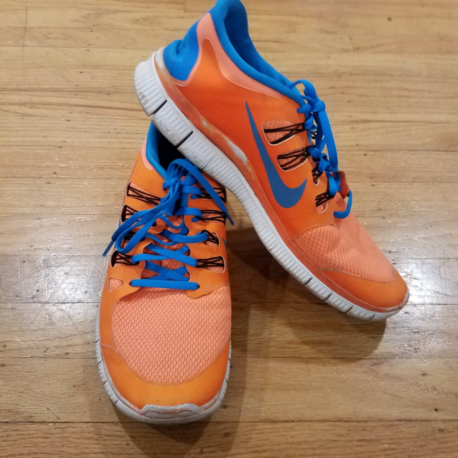 nike free run neon orange