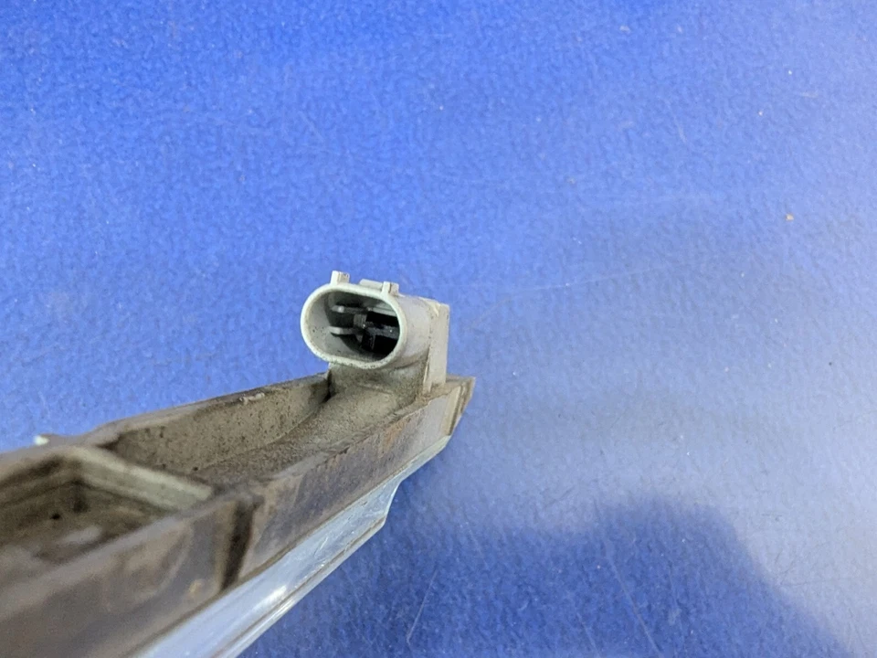 10-14 BMW X6M (E71) FRONT left/right FENDER TURN SIGNAL SIDE MARKER LIGHT - Image 4 of 4