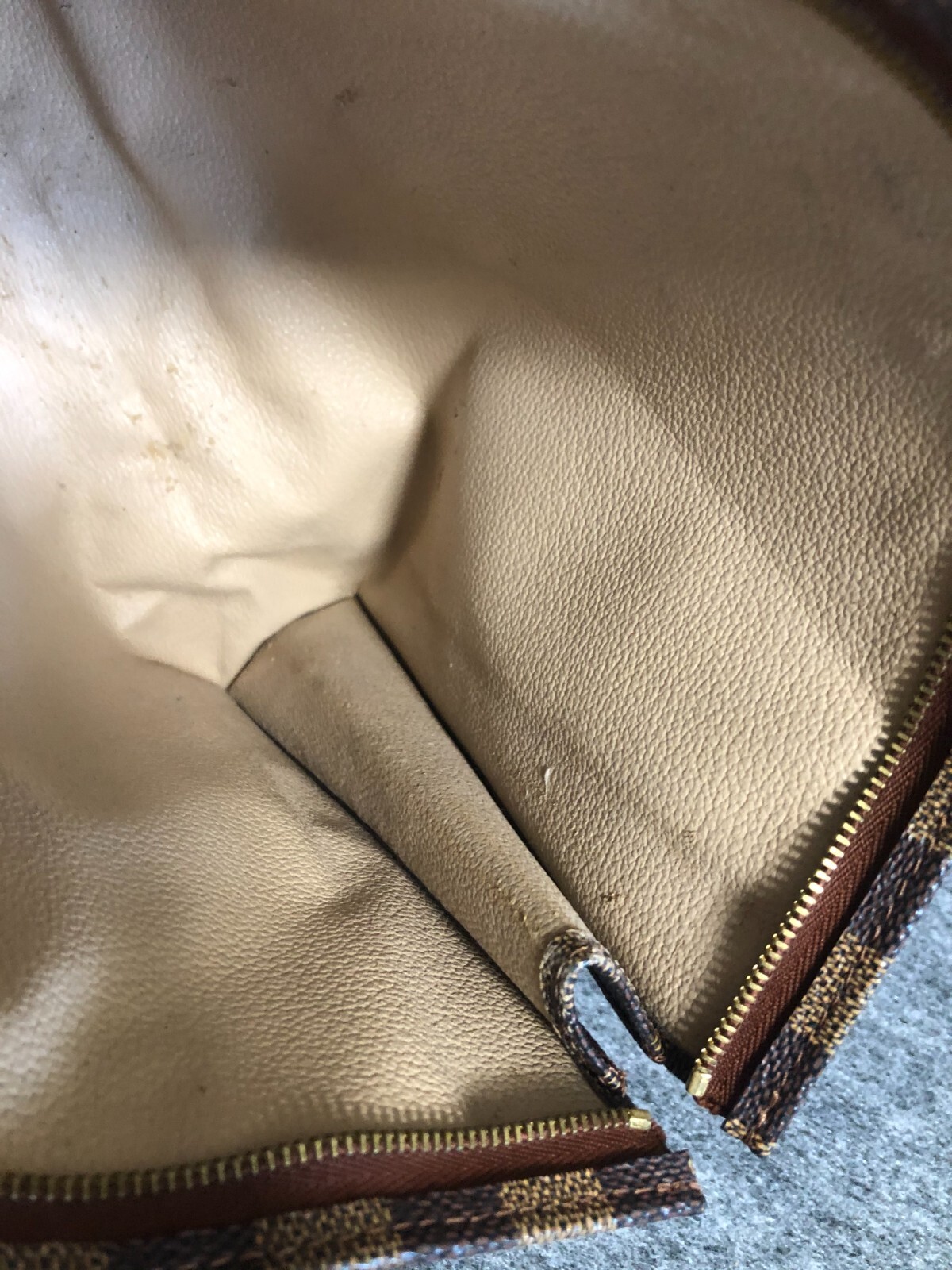 LOUIS VUITTON - Sac à main modèle Trouville – En toile e…