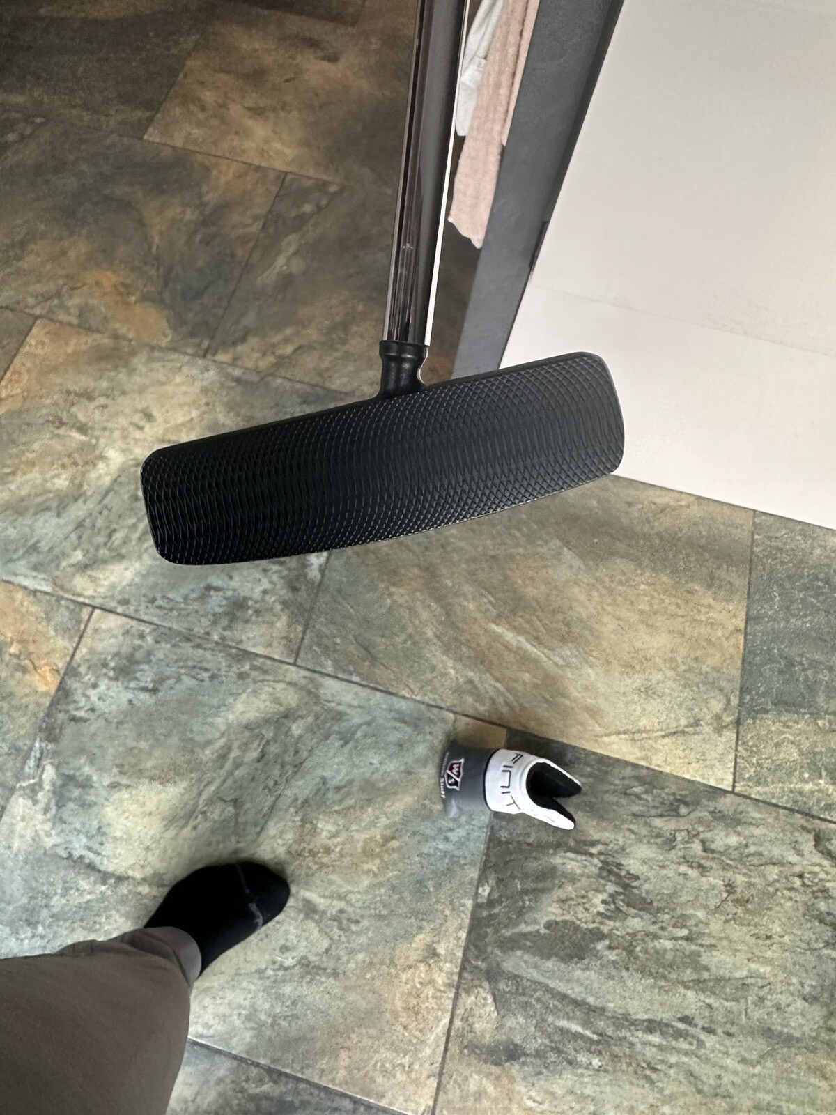 Wilson Staff Infinite South Side RH 34Inch Golf Putter CS Centre