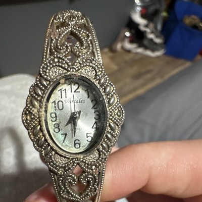 Avon Varsales Women s Quartz Oval Silver Tone Watch Arabic Numerals 1980s