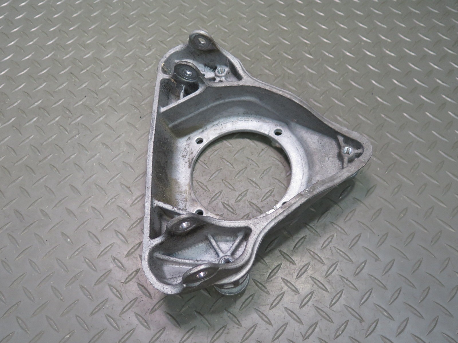 2006-2012 BENTLEY FLYING SPUR FRONT LEFT SIDE UPPER SHOCK MOUNT SUPPORT BRACKET