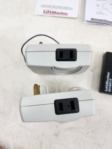 2 Liftmaster Chamberlain Single Button Garage Door & Gate Opener 971LM / 2 995Lm - Picture 13 of 13