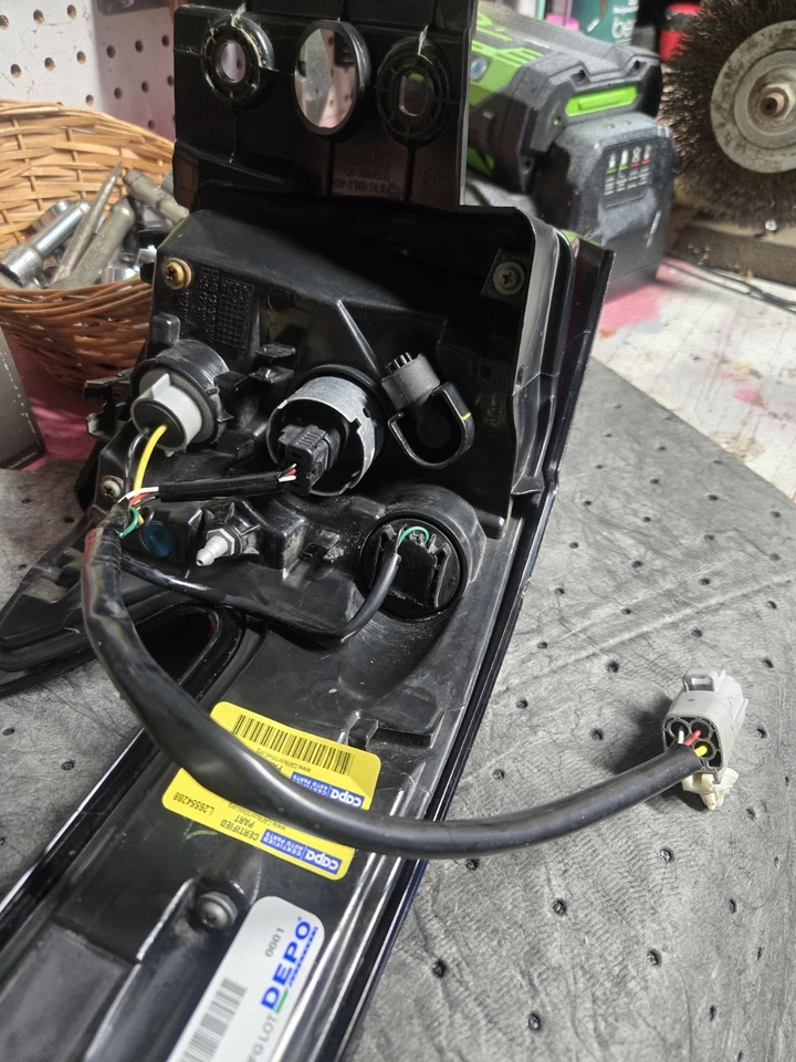 Conjunto de luz trasera para Toyota Sienna DEPO 2023 parte # 312-19BHL-AC2 Foto 4 de 4