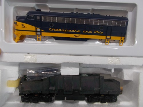 INTERMOUNTAIN ~ LOCOMOTORA CHEASAPEAKE & OHIO F-7A # 7011 ~ ENCHUFE DCC ~ ESCALA HO | Zustand: Used