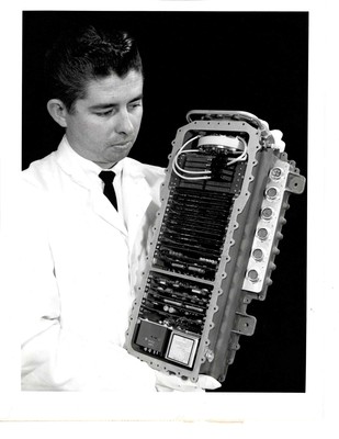 Vintage Press Photo Scientist Testing Aerospace Technology Autonetics V01