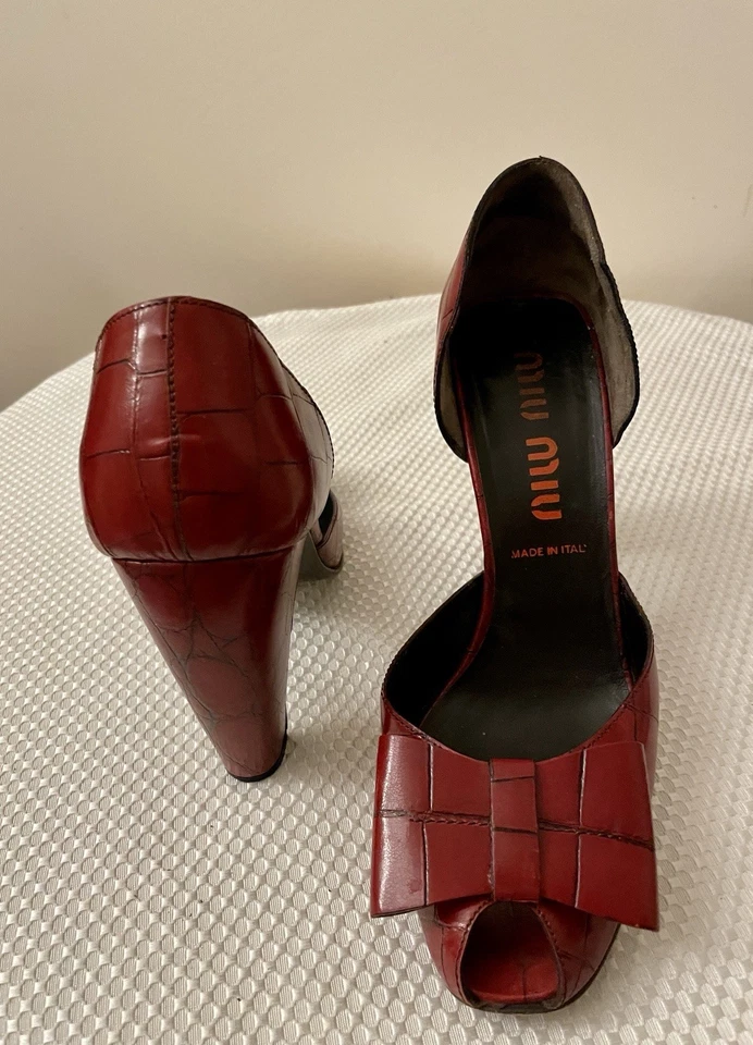 Miu Miu Women's Red & Black Open Toe Shoe with Bow Size 40 - Image 3 of 4