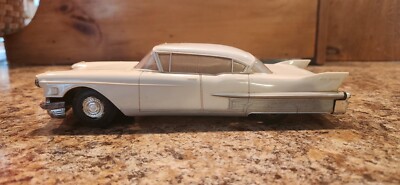 Johan Models INC. 1958 CADILLAC FLEETWOOD Model Car **READ DESCRIPTION**