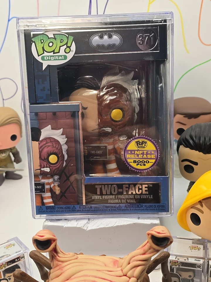 FUNKO POP! DIGITAL NFT BATMAN #371 TWO-FACE  5000 PC - image 2 of 4