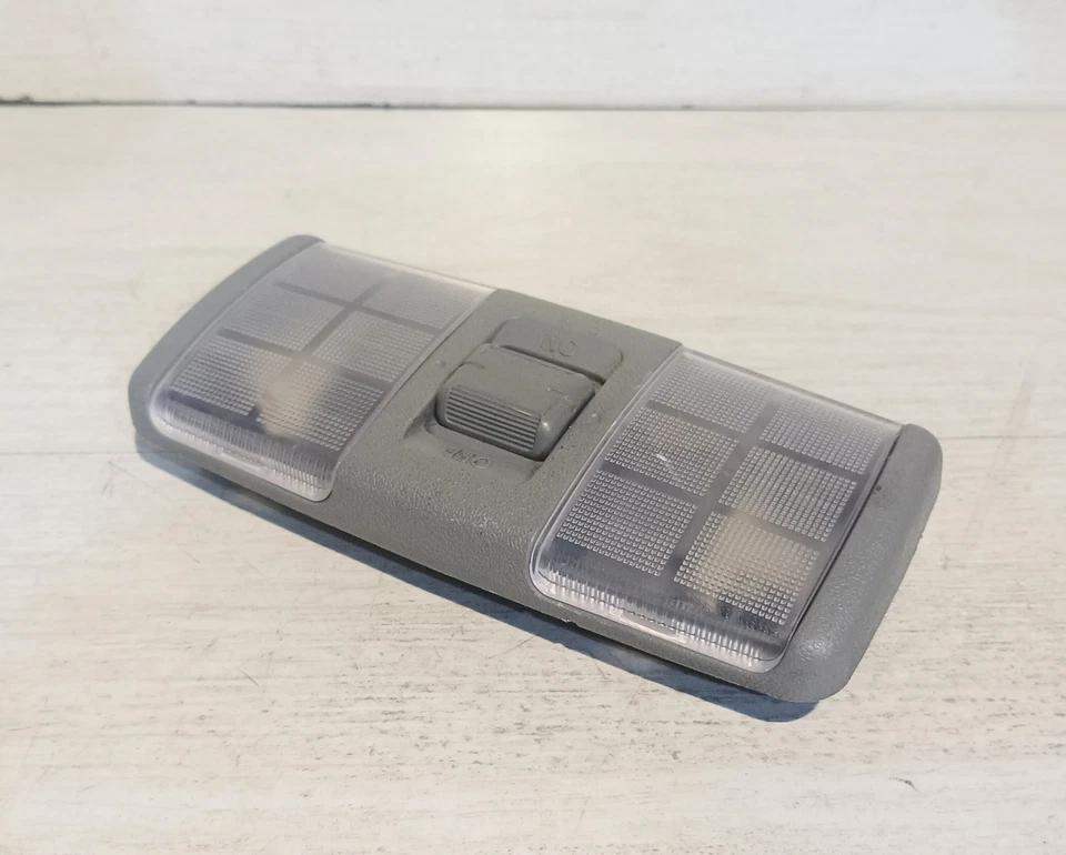 Plafoniera Mitsubishi Pajero 2 V20 Luce Cortesia Abitacolo MB774928 - Immagine 2 di 4