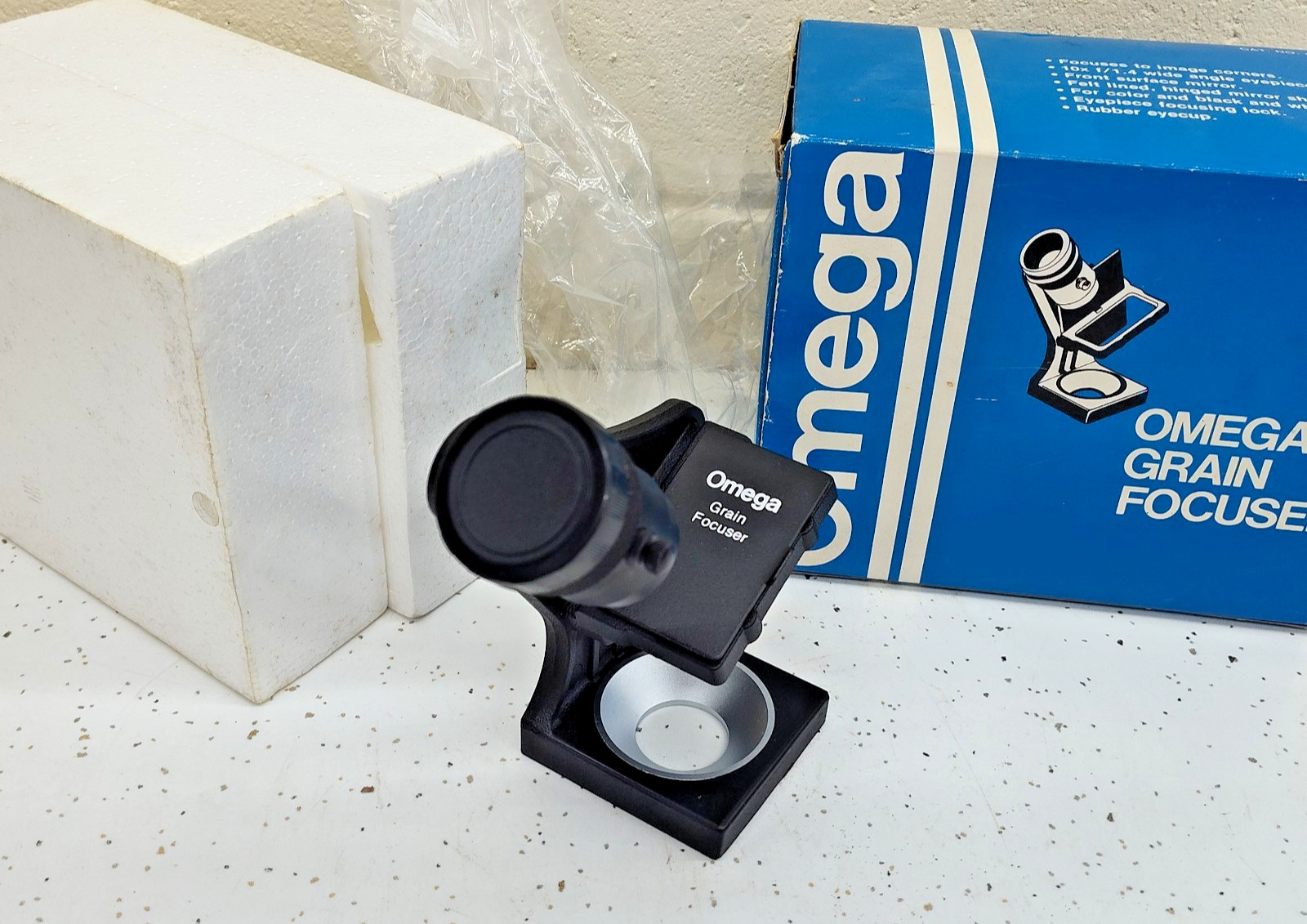 Omega Grain Focuser # 468-009 w/ 10x f/1.4 Wide Angle Eyepiece Enlarging Scope