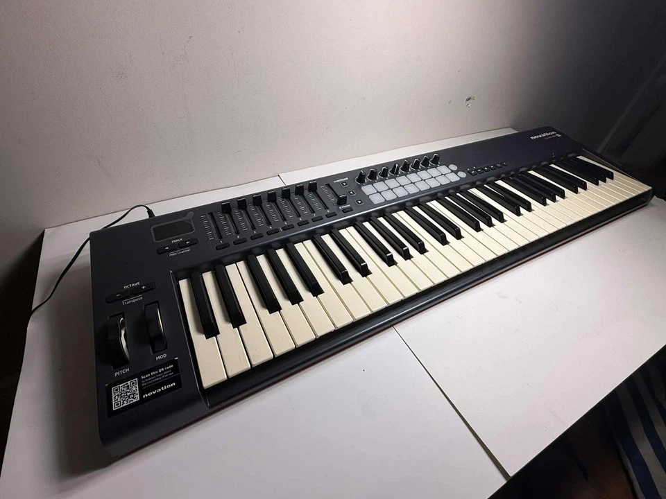 Novation Launchkey 61 MK2 MIDI Controller Keyboard – 61 Keys, Pads, Faders - Image 3 of 4