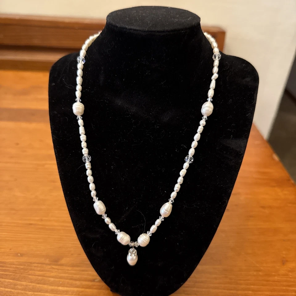 Juego de collar, pulsera y pendientes de perlas de agua dulce genuinas color blanco rosa Foto 4 de 4