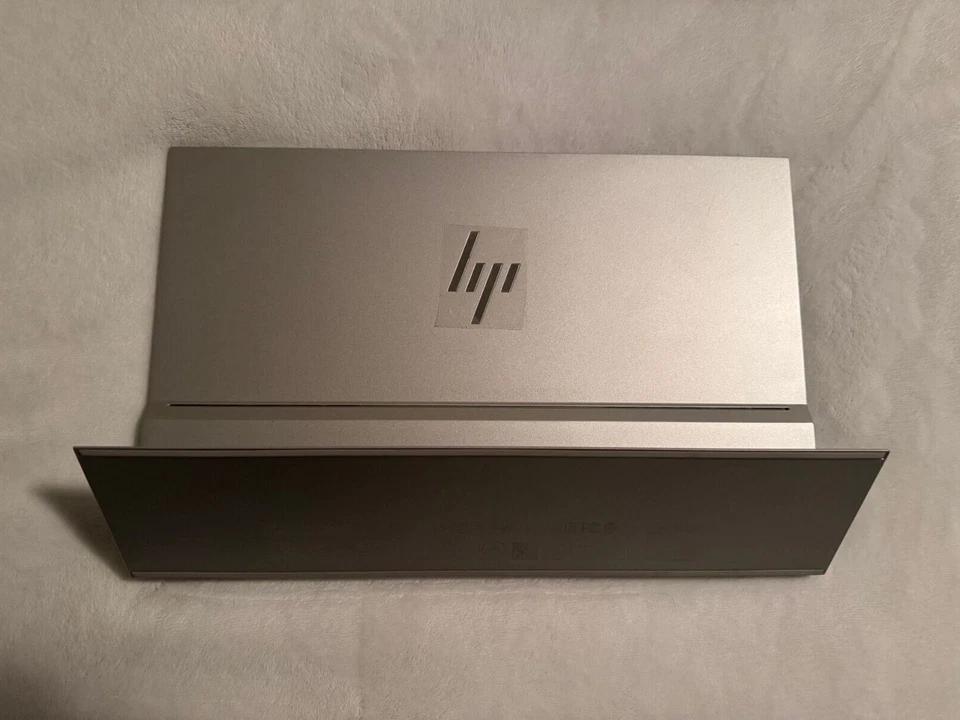 NEW 14in HP portable monitor (HP E14 G4 / IB065AA) - comes with cord and case - Image 2 of 4