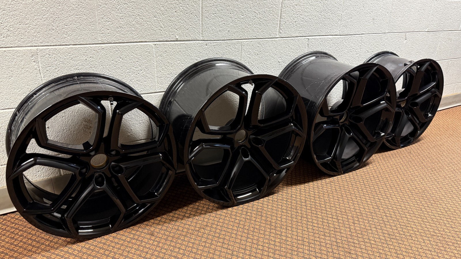 OEM Lamborghini Aventador Iperione Rims (Set of 4) - 19" 20" Staggered