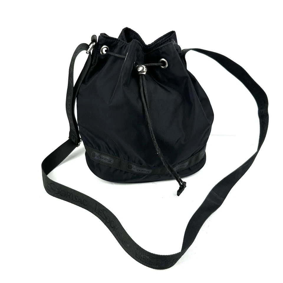 Bolso bandolera de nailon negro con cordón Lesportsac Foto 2 de 4