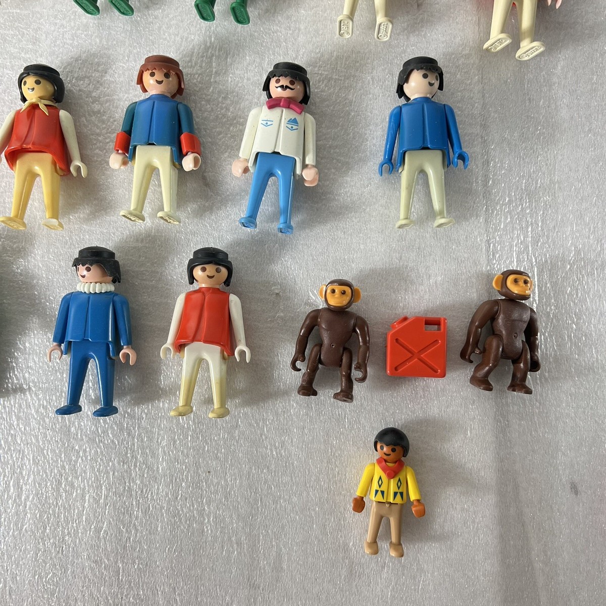 Vintage Geobra 1974 - Lot de Playmobil. 20 Personnages et 13